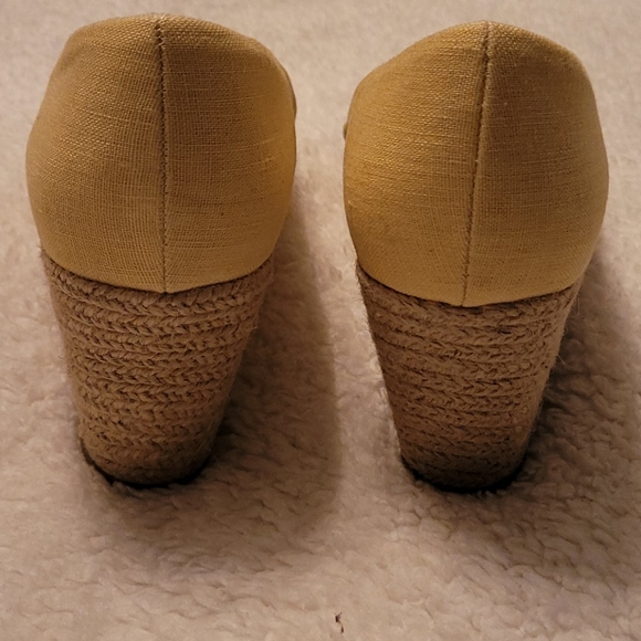 Yellow Wedge - Picture 2 of 3